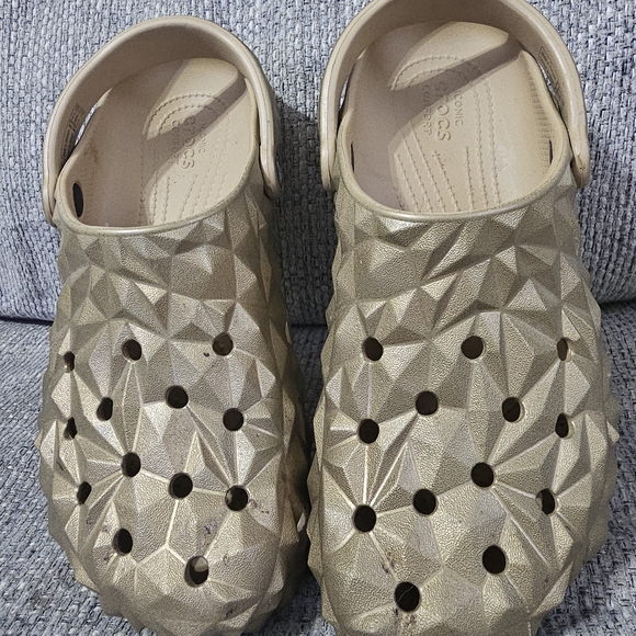 Crocs Metallic Gold Clogs - Picture 6 of 7